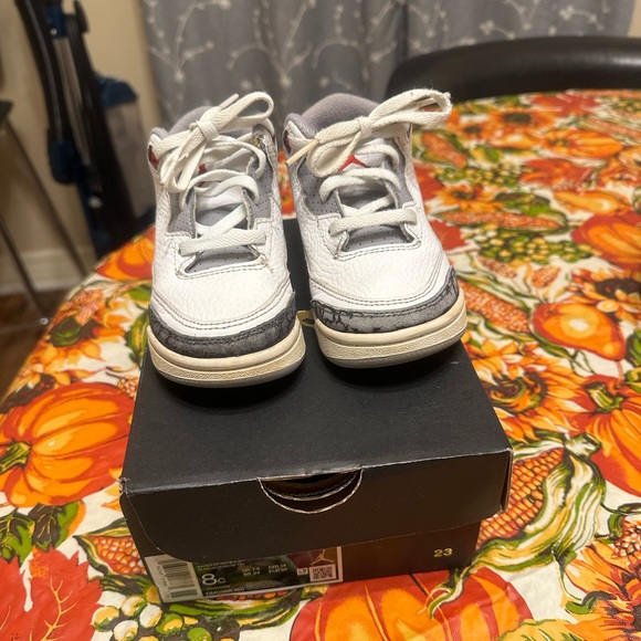 Toddler Air Jordans (8c) - Picture 2 of 4